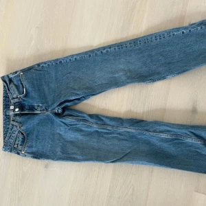 Snygga jeans - Jätte snygga jeans, använt fåtal gånger🤍