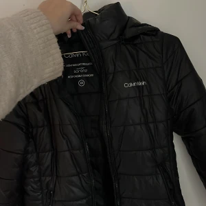 Jacka - Bra skick, formar kroppen