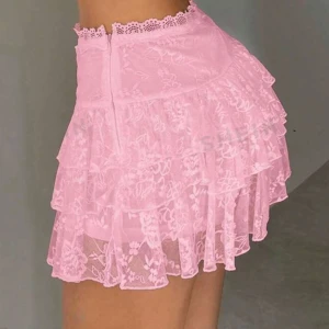 Rosa kjol - Säljer denna rosa kjol ifrån SHEIN då jag ångrade mitt val av utklädnad till halloween och kan ej skicka tillbaka. Den är i storlek s och har inbyggda shorts så inget syns💕köparen står för eventuell frakt 