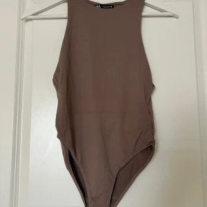 Body - Zara body, mörkbeige/ gammelrosa ❤️
