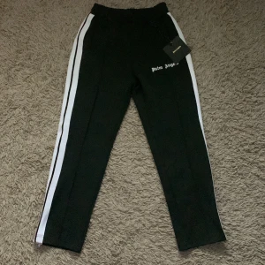 Palm angels byxor - Palm angles byxor svarta oanvända 