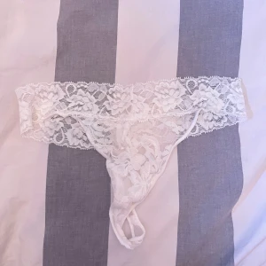 Vita string trosor - Använda men i gott skick  Storlek S  Jätteskönt material 