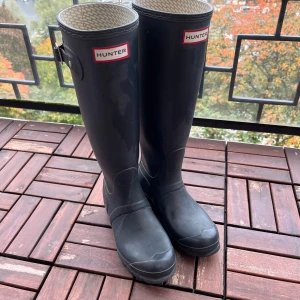 Hunter Original Tall Stövlar - Höga stövlar Skaft - Ett par svarta original Hunter stövlar Tall i mycket gott skick. Storlek 35/36. 