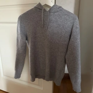 Kashmir hoodie - Säljer nu denna feta kashmir hoodien använd en gång. Skick 10/10