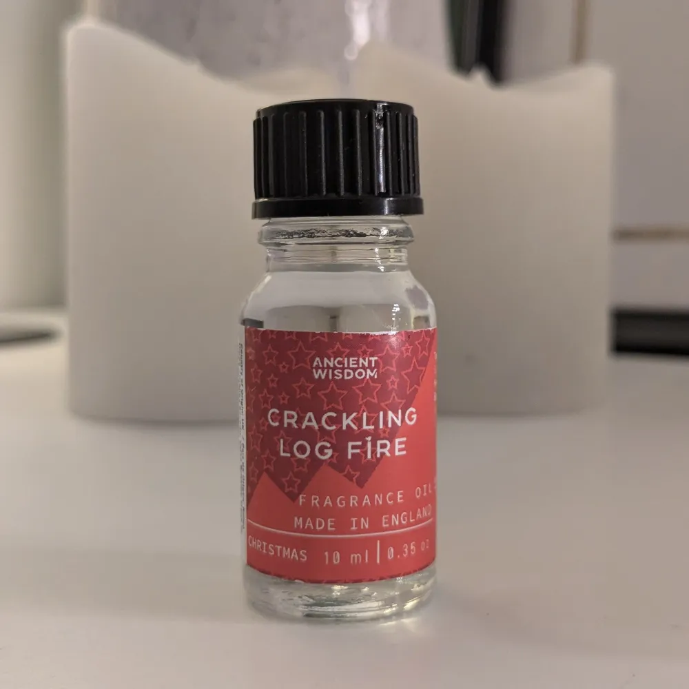 Doftoljor i juliga dofter (se dofter pĂ„ bilderna) đ«¶đ» kan köpas separat, hör av dig om du Ă€r intresserad! . Perfume.