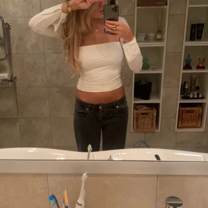 Gina topp  - Säljer den populära Gina topen, bara använd vid få tillfällen💕💕