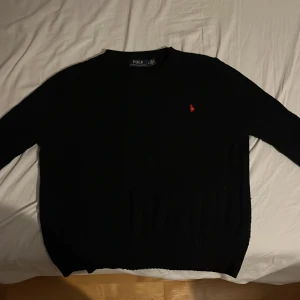 Ralph lauren cabelknit - Säljer nu min riktigt feta Ralph lauren cableknit för att den har blivit för liten. Den är i storlek S men passar också XS  Skriv för mer info och priset kan diskuteras vid snabb affär  