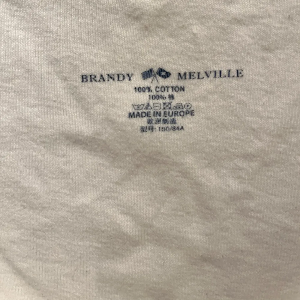 Söt vit topp från Brandy Mellville. Bra skick.. T-shirts.