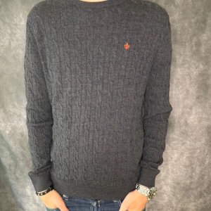 Morris tröja  -  // Morris tröja | Nyskick | Storlek: M (står i lappen XL men är helt fel ) | Nypris runt 1600kr | Kontakta för fler frågor eller funderingar // Deluxecloset