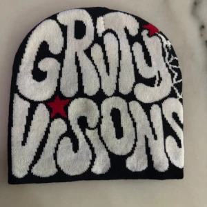 Svart vit mössa - Helt ny mössa fast pris på 129