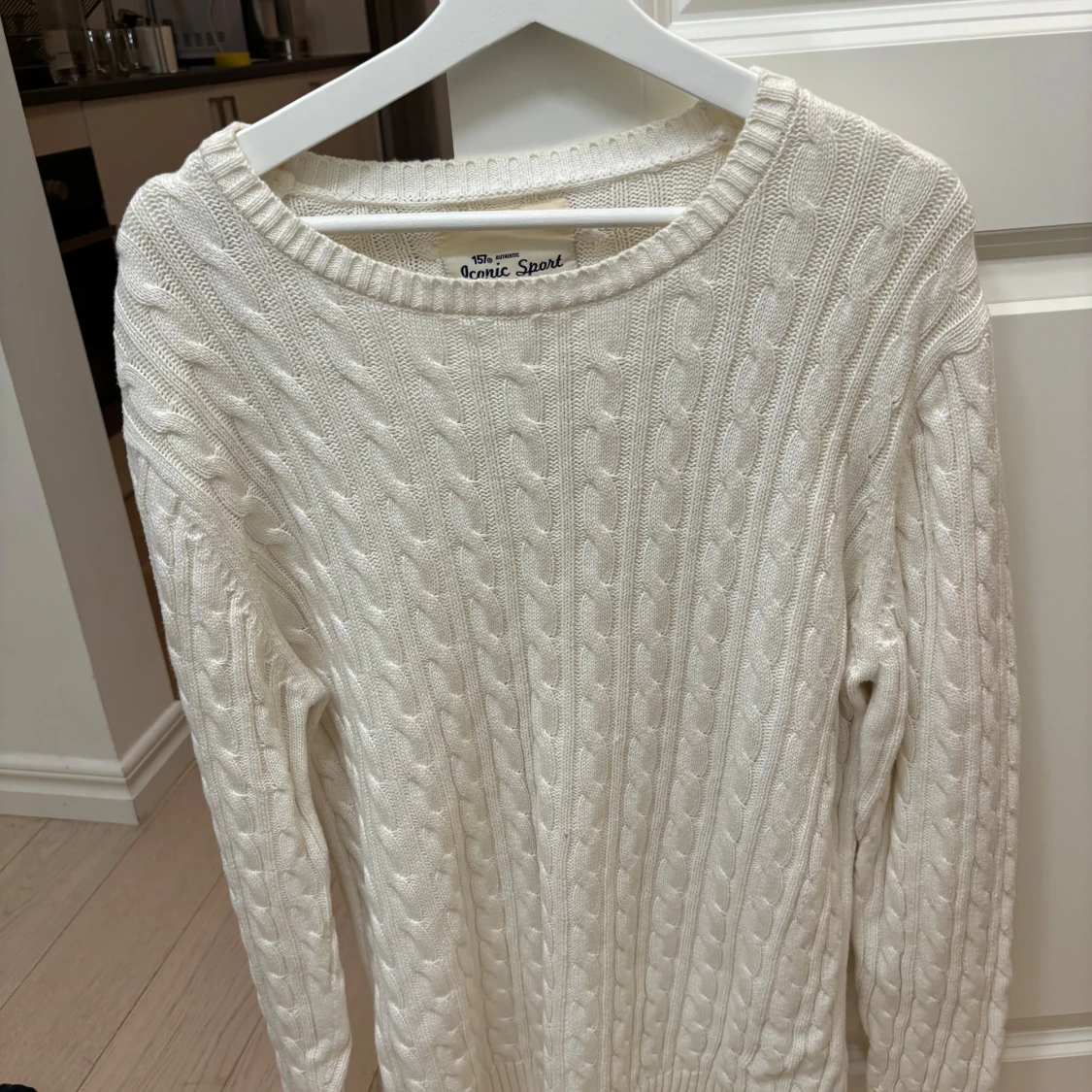 Kabelstickad tröja - nyskick!