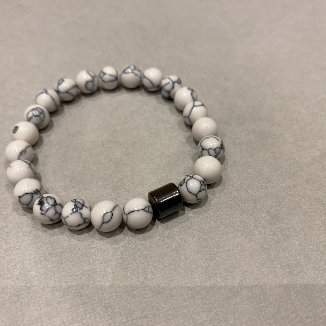 Vitt pärlarmband  - 90