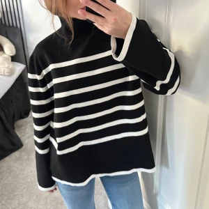 Randig H&M tröja - Endast använd 2 gånger och tvättar innan jag postar!