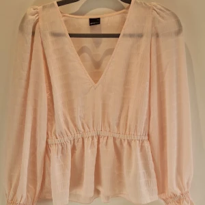 rosa blus topp - rosa blus topp, aldrig använd 💕