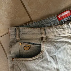 Butter Goods BAGGIEST Jeans, riktigt fet passform på dessa, tunga också, ljusblå