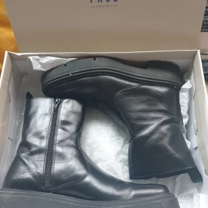 Pacekänga - Stl.39 använd några ggr. Hämtas i Frölunda eller mötas i GBG.