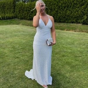 Balklänning - Säljer nu denna superfina balklänning💗 Klänningen är i storlek 34/36 och endast använd en gång. Klänningen är köpt på dressroom linné 💗 Nypris: 5000kr