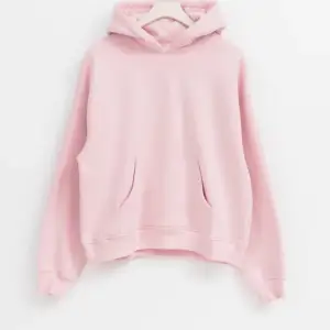 Säljer denna jätte mysiga rosa hoodie från Gina Tricot. Den är i bra skick och är som ny💖skriv för mer frågor 