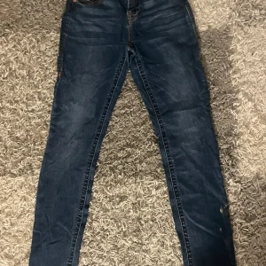 True religion jeans  - True religion vintage jeans  Midja 37cm Längd 98cm Bredd 22cm Benöppning 15cm