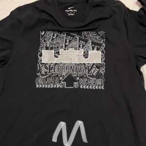 Nike lebron tee - Snygg dri fit tshirt från lebron x nike