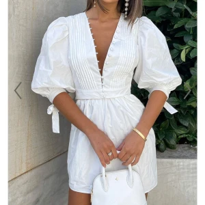 Student klänning  - Super fin studentklänning. Använd en gång. Xxs men passar xs!