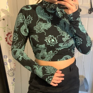 Magtröja - Topp från motelrocks, tröjan är bara provad men aldrig använd då jag aldrig får användning av den✨ öppen i ryggen