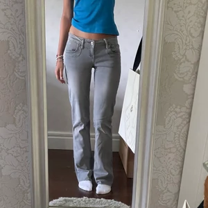 Ltb jeans - Säljer dessa supersnygga jeans från Ltb! Storlek 26x36, jag har klippt dom ner till då dom var för långa på mig och passar perfekt nu på mig som är 173! Byxorna är knappt använda och ser helt nya ut!! Kom privat för fler bilder💞💞 