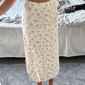 Zara kjol - Jättefin kjol som inte säljs längre. Säljer då den inte kommer till användning. Köpt för 400. 