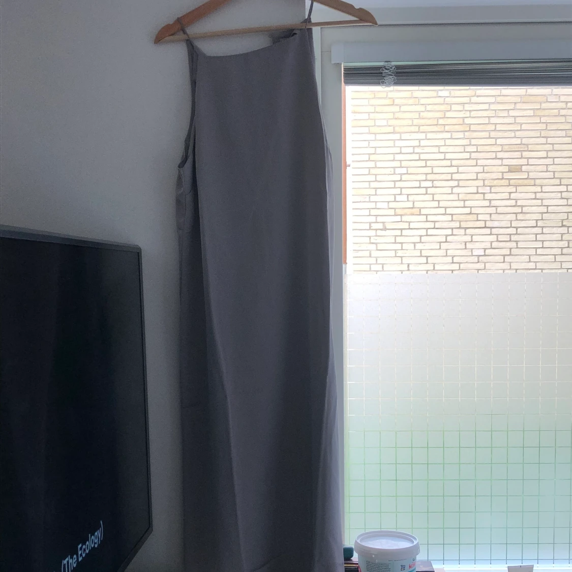 Jättefin satin klänning🤍🤍 - 90