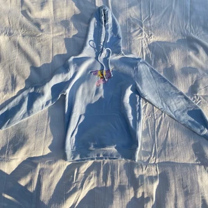 Spongebob Hoodie - Ljusblå Spongebob hoodie, sparsamt använd  