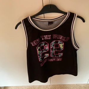 Linne  - Linne från Ginatricot. Använt men i mycket fint skick. Storlek S  Du som köpare står för frakten 