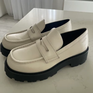 Vagabond skor cosmo 2.0 - Helt nya och aldrig använda, endast testade. Storlek 38. Säljer för 900 + frakt!