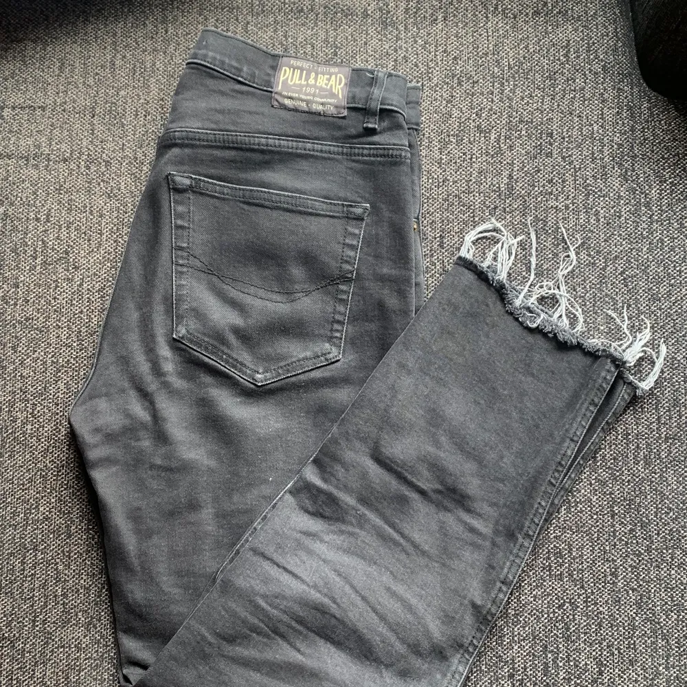 Jeans från pull&bear, fin passform och längd på byxan. Jeans & Byxor.
