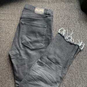 Jeans från pull&bear, fin passform och längd på byxan
