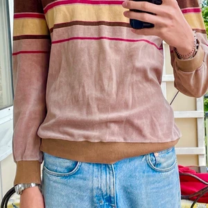 Mjuk flerfärgad långärmad tröja  - MJUK LÅNGARMAD ANGELO LITRICO ROMA TRÖJA MED 70 TALS KÄNSLA,  STORLEKEN ÄR L (52/54) mått kan bli tagna vid behov  SKICK: Väldigt bra skick Modellen: 190cm 72kg 