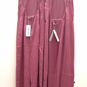 Samso Samso lång klänning willow  - Två klänningar (kan köpas en och en) storlek XS och S.  Färg gammal rosa. Ord prins 1400 SEK 