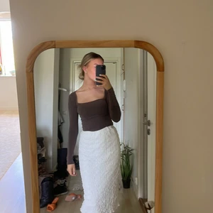 Skims tröja - Långärmad tröja från skims. brungrå färg och lite kortare i modellen. Använd men i bra skick! Orginalpris 425kr.Köpare står för frakt på 66kr 💛