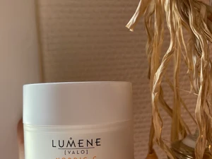 Dagkräm - ny !!  - Säljer nu denna fantastiska dagkräm som tyvvär inte kommit till användning alls då jag använder en annan för tillfället. Köpte den för över 200kr på kicks och säljes nu för 75kr exl frakt. 