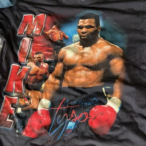 Mike tyson  Marino morwood  - Säljer denna feta Mike tyson tröja från marino morwood  Kontakta mig om intresserad  köpet går igenom swish  
