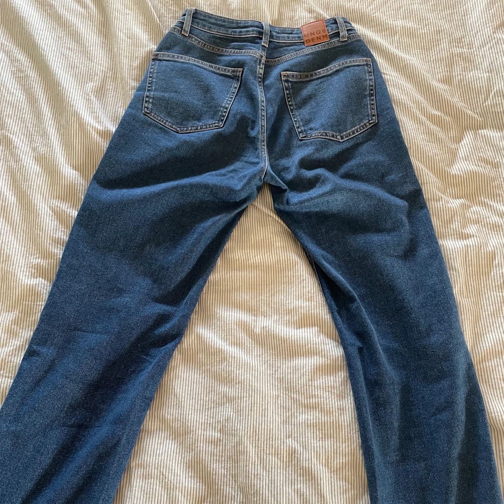 Ett par blå straight jeans från cubus i storlek S✌️ Pris kan diskuteras❗️ Frakt 66kr. Jeans & Byxor.
