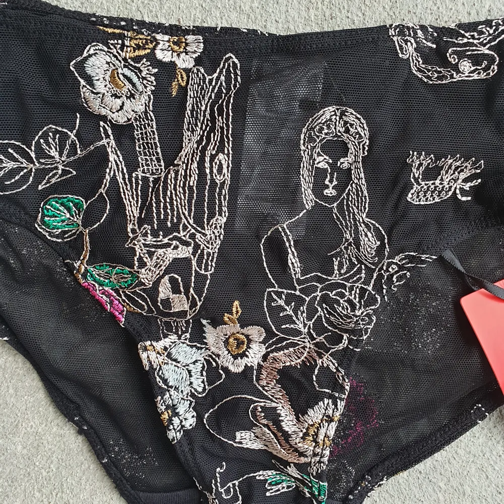 Dainty embroidered Björn Borg lingerie set. Size XS. Super adorable design. Tags still attached. (Brand new with tags). Övrigt.