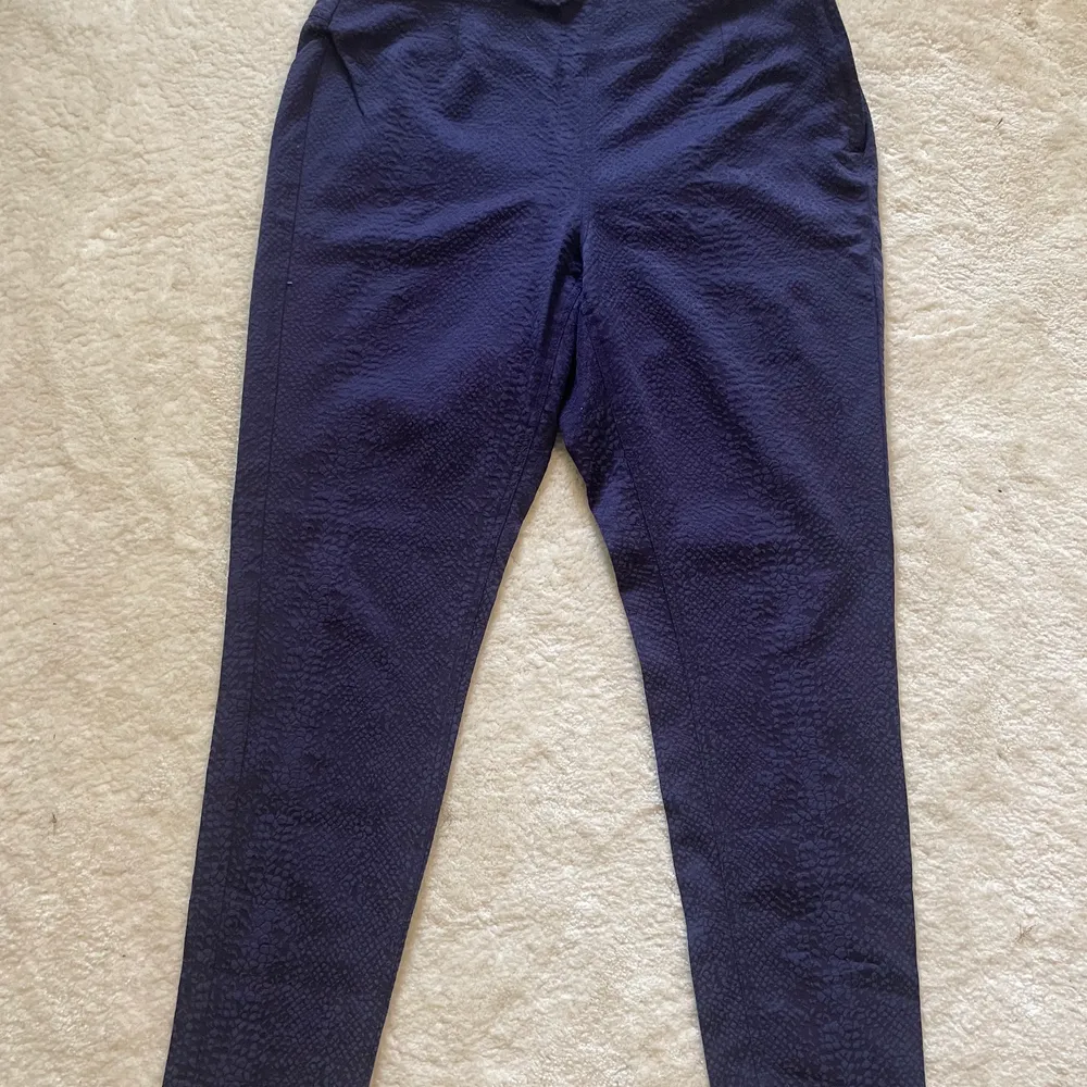 Helt nya byxor från XLNT i storlek 48, de är skinny så den kommer sitta tajt. . Farkut & Housut.