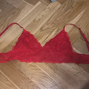 Röd behå - Fin röd behå/topp från Monki