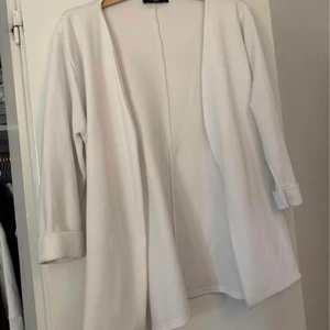 Blandat kläder - 1. Vero Moda, storlek S/M 2. Vero Moda, storlek S 3. Mango, storlek M 60kr st