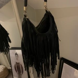 Fransväska  - Säljer denna väska med fransar! Först till kvarn!