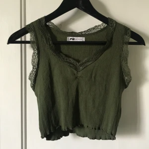 Grönt linne stl S - Använt en gång så i väldigt fint skick! 