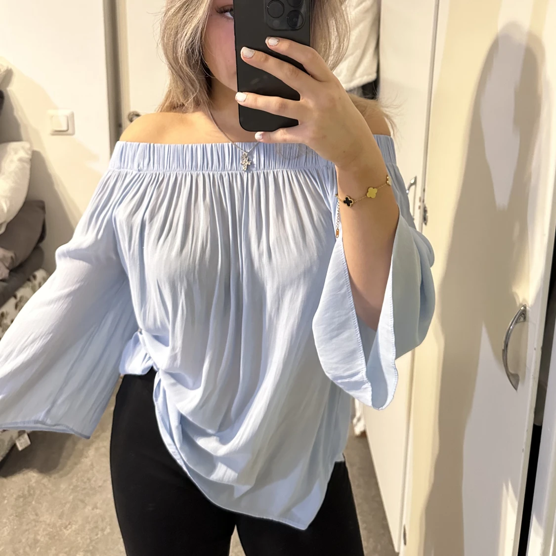 Ljusblå off shoulder topp - 90