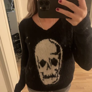 Döskalle stickad tröja - Stickad tröja💓 från hunkydory