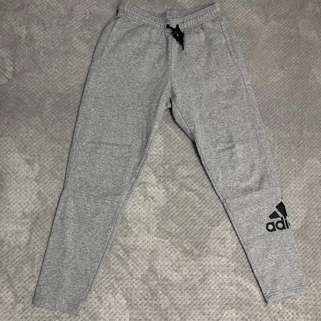 Adidas mjukisbyxor Medium