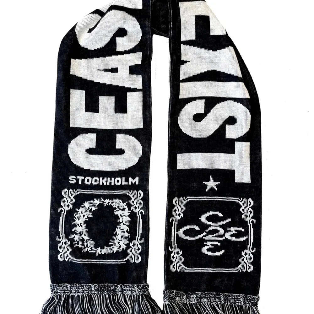 Selling cease2exist / varg2tm scarf Good condition  Text me for additional info or bidding. Accessoarer.